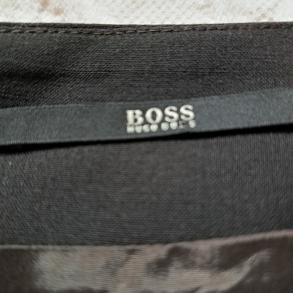 Hugo Boss black wool skirt - Picture 2 of 5
